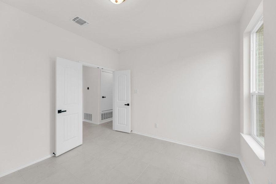 Spacious, unfurnished interior of a new home in Mustang Valley, Manor (Image 24).