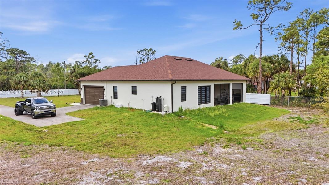 Exterior details and patio area of a home in , Naples (Image 4).