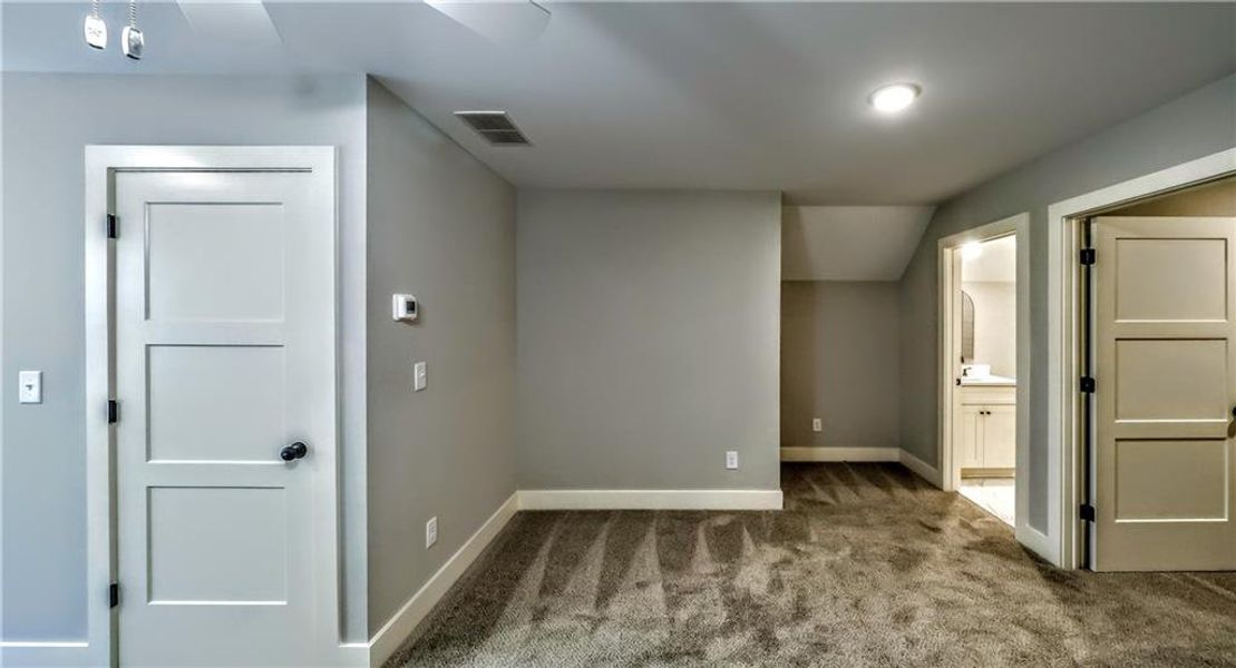 Spacious, unfurnished interior of a new home in , Temple (Image 52).