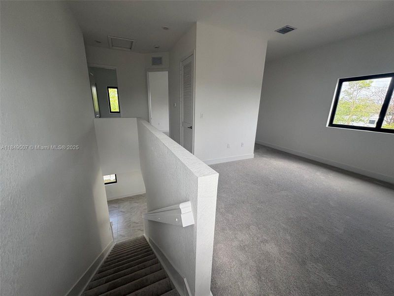 Spacious, unfurnished interior of a new home in , Homestead (Image 7).