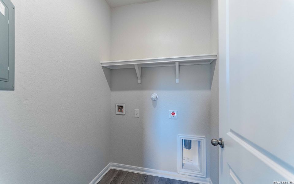 Spacious, unfurnished interior of a new home in Hickory Ridge, Elmendorf (Image 8). Spacious, unfurnished interior of a new home in Hickory Ridge, Elmendorf (Image 8).