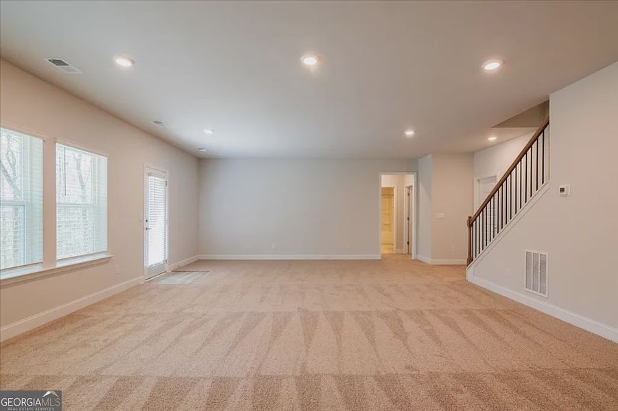 Spacious, unfurnished interior of a new home in Oakview Estates, Macon (Image 38).