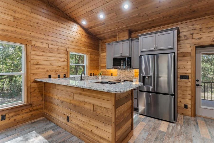 Kitchen Breakfast Bar