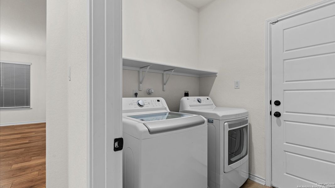 Furnished interior view inside a new home in Canyon Crest, San Antonio (Image 26). Furnished interior view inside a new home in Canyon Crest, San Antonio (Image 26).