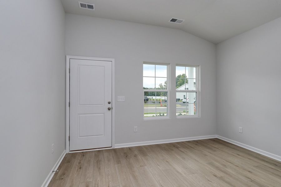 Spacious, unfurnished interior of a new home in Hainer Place, Conway (Image 17).