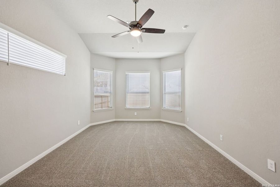 Spacious, unfurnished interior of a new home in Fox Falls, Boerne (Image 42).