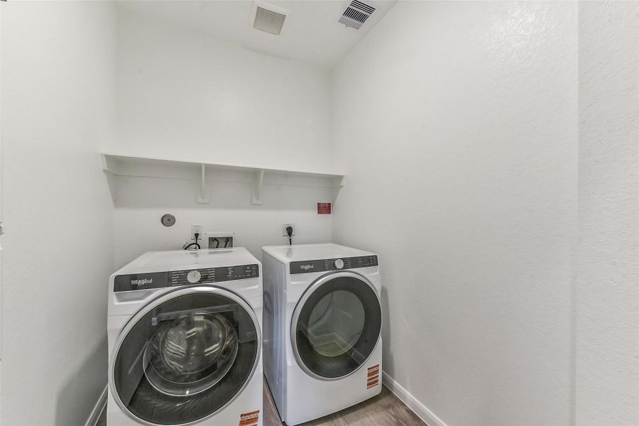 Close-up of interior finishes inside a home in Sunrise Cove, Texas City (Image 17).