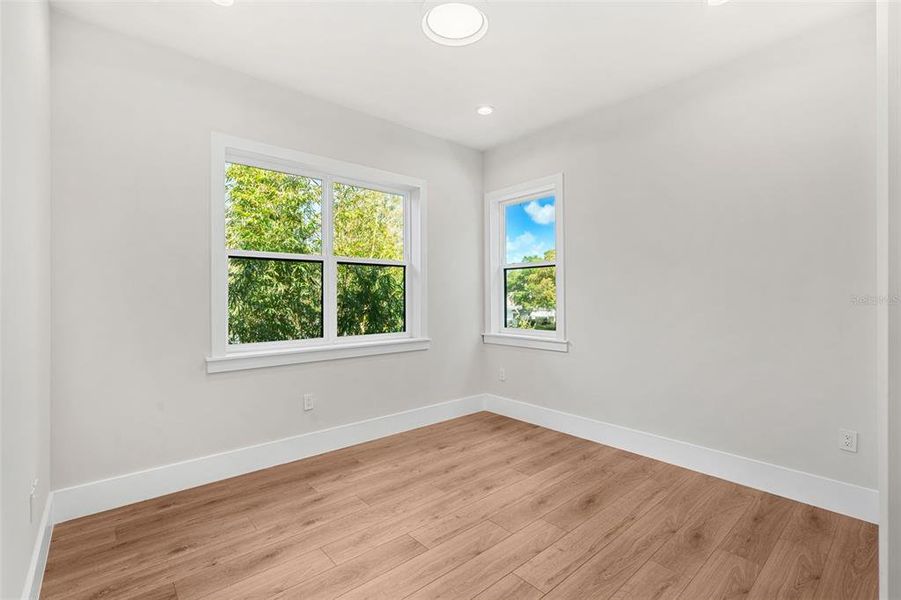 Spacious, unfurnished interior of a new home in , Winter Park (Image 25).