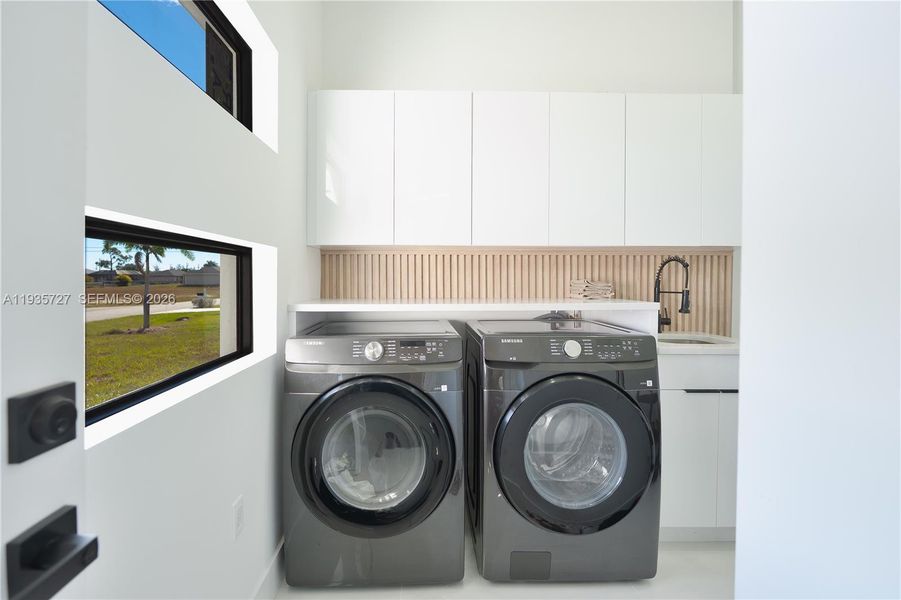 Close-up of interior finishes inside a home in , Cape Coral (Image 20).