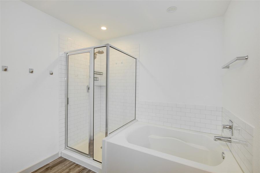 Furnished interior view inside a new home in , Rosharon (Image 6).