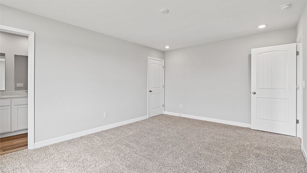 Spacious, unfurnished interior of a new home in Colonial East, Panama City Beach (Image 22).