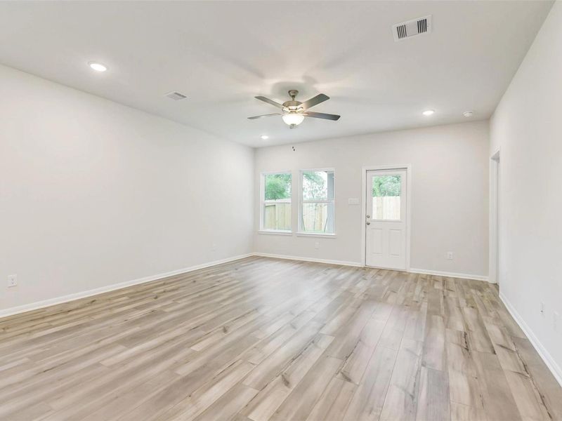 Spacious, unfurnished interior of a new home in Caney Creek Place, Conroe (Image 21). Spacious, unfurnished interior of a new home in Caney Creek Place, Conroe (Image 21).
