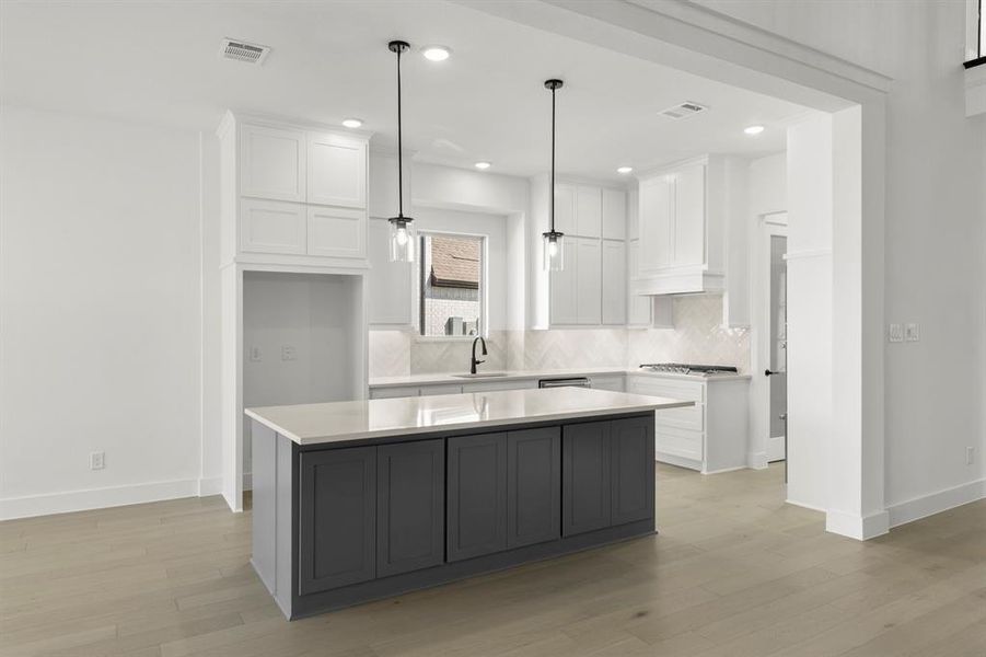 8_09. 4313 Bellview - Kitchen (2) 8_09. 4313 Bellview - Kitchen (2)