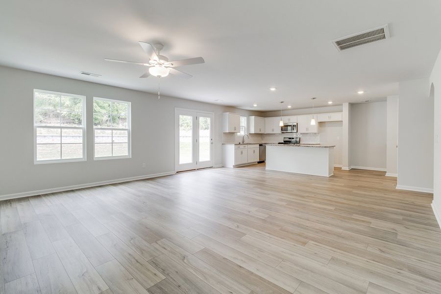 Spacious, unfurnished interior of a new home in Bluefield, Lexington (Image 18).