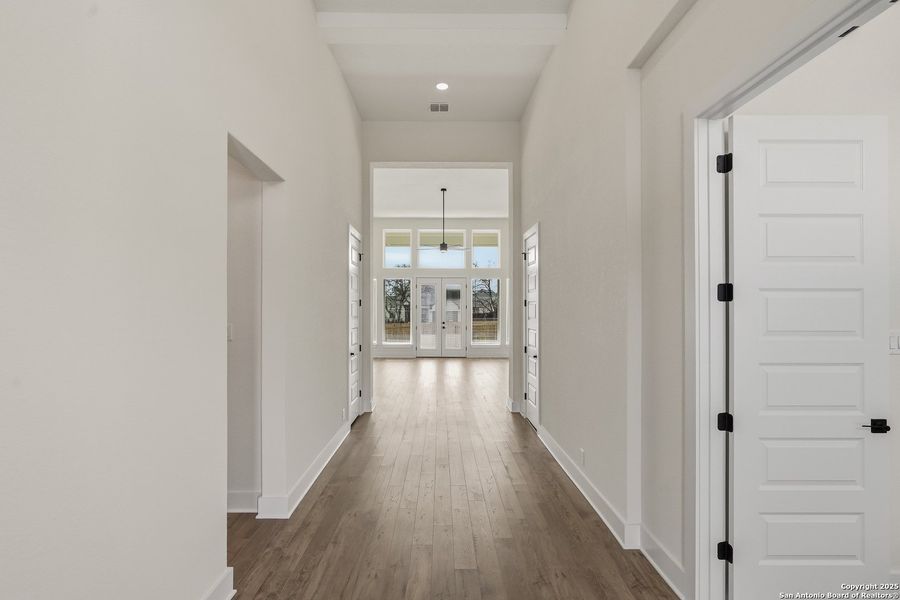 Spacious, unfurnished interior of a new home in Mesa Western, Cibolo (Image 20). Spacious, unfurnished interior of a new home in Mesa Western, Cibolo (Image 20).