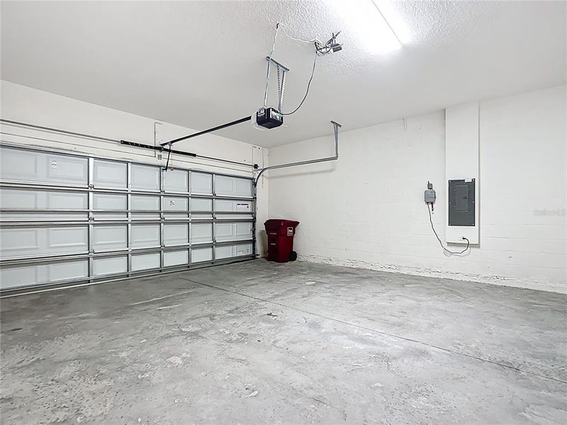 Spacious, unfurnished interior of a new home in Farm at Varrea Villas, Plant City (Image 20). Spacious, unfurnished interior of a new home in Farm at Varrea Villas, Plant City (Image 20).