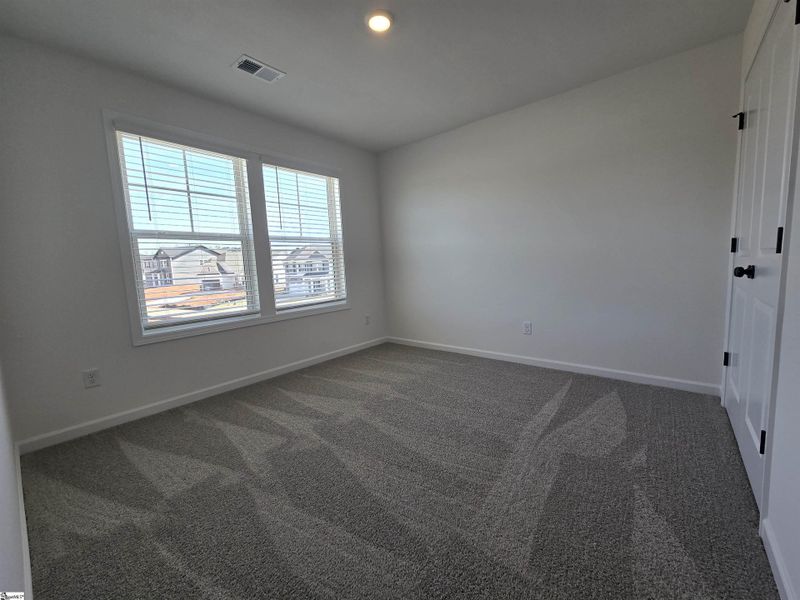 Spacious, unfurnished interior of a new home in Shiloh Trail, Wellford (Image 30).