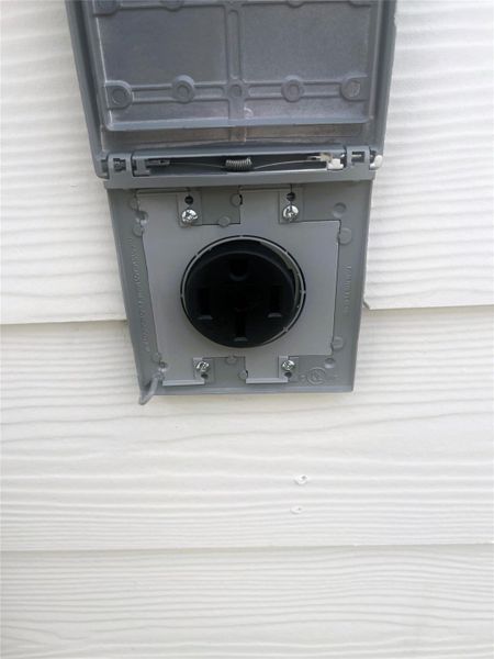 8914 Ivy Spring Ln 50 Amp plug for a generator 8914 Ivy Spring Ln 50 Amp plug for a generator