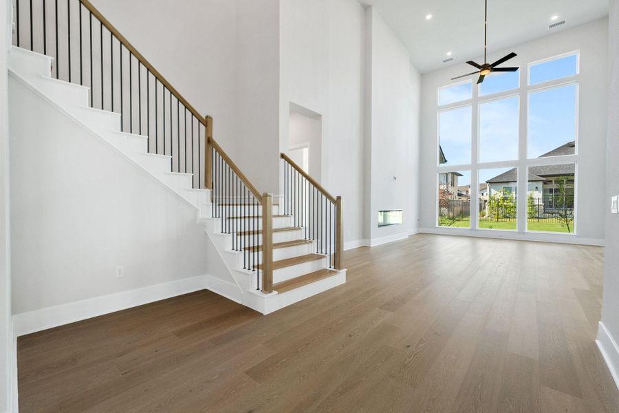 Spacious, unfurnished interior of a new home in Rough Hollow - Las Brisas, Austin (Image 19). Spacious, unfurnished interior of a new home in Rough Hollow - Las Brisas, Austin (Image 19).