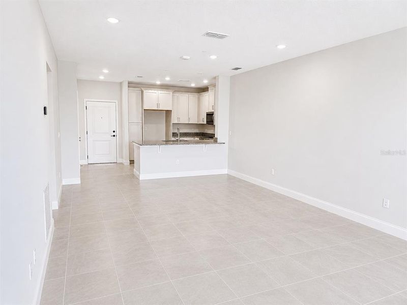 Spacious, unfurnished interior of a new home in Gatherings® of Lake Nona, Orlando (Image 13).