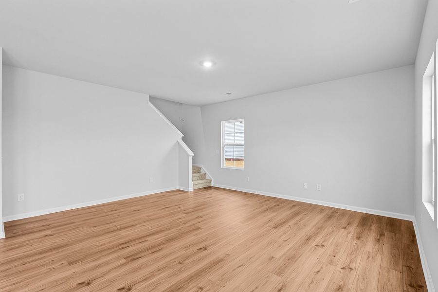 Spacious, unfurnished interior of a new home in Fieldstone, Lexington (Image 17).