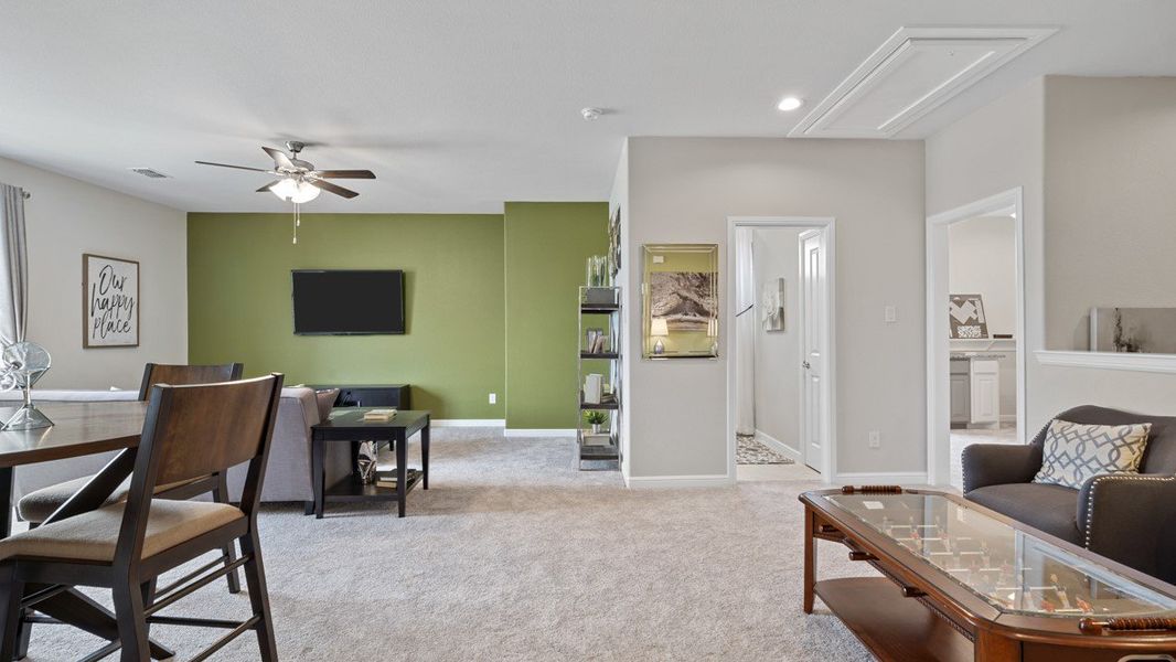 Furnished interior view inside a new home in Trails of Elizabeth Creek, Fort Worth (Image 11). Furnished interior view inside a new home in Trails of Elizabeth Creek, Fort Worth (Image 11).