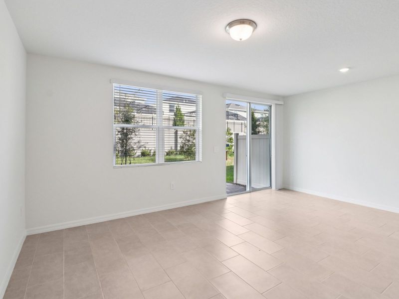 Spacious, unfurnished interior of a new home in Cagan Crossings West, Clermont (Image 7).
