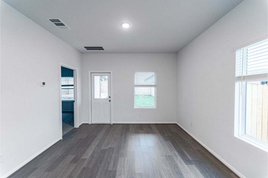 Spacious, unfurnished interior of a new home in Cool Water, Jarrell (Image 15).