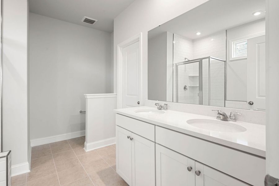 Furnished interior view inside a new home in Salem Bay, Beaufort (Image 7).