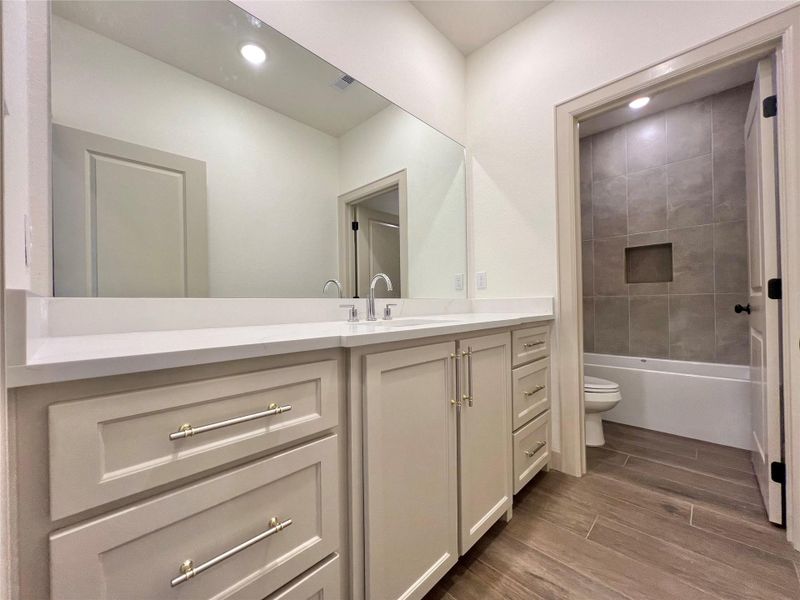 Furnished interior view inside a new home in , Angleton (Image 9).