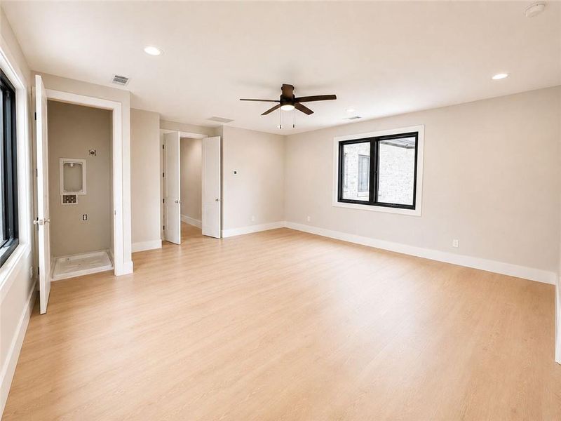 Spacious, unfurnished interior of a new home in , Alpharetta (Image 37).