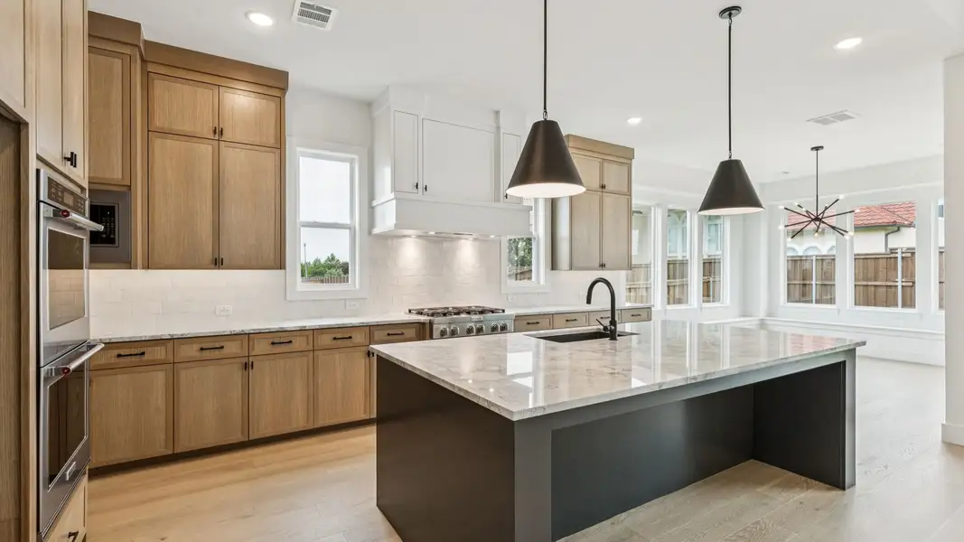 Furnished interior view inside a new home in Eliana, McKinney (Image 5).