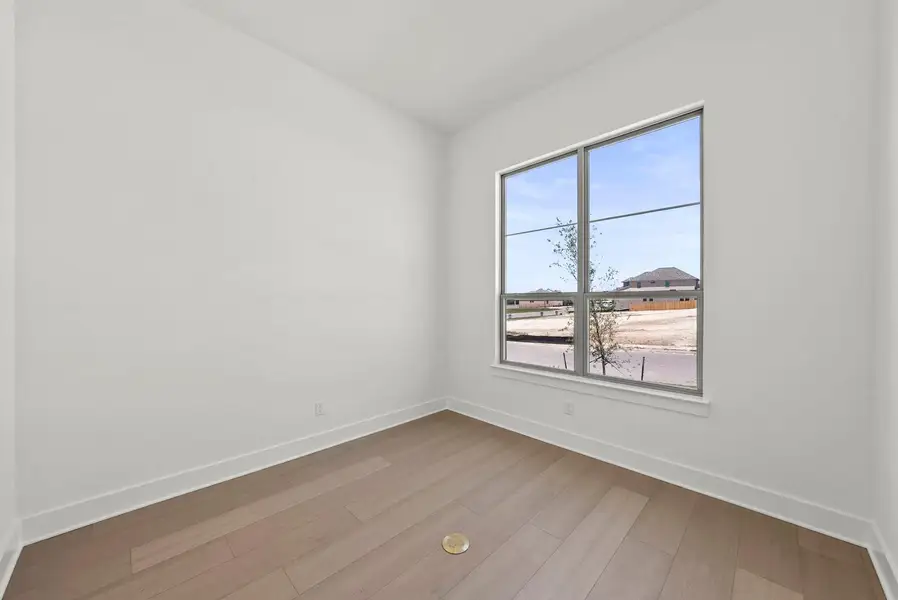 Spacious, unfurnished interior of a new home in Santa Rita Ranch - Eldorado, Liberty Hill (Image 7).
