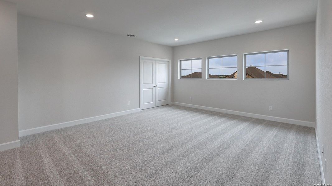 Spacious, unfurnished interior of a new home in Haby Hill, San Antonio (Image 18).