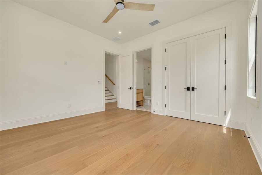 Spacious, unfurnished interior of a new home in , St. Petersburg (Image 22).