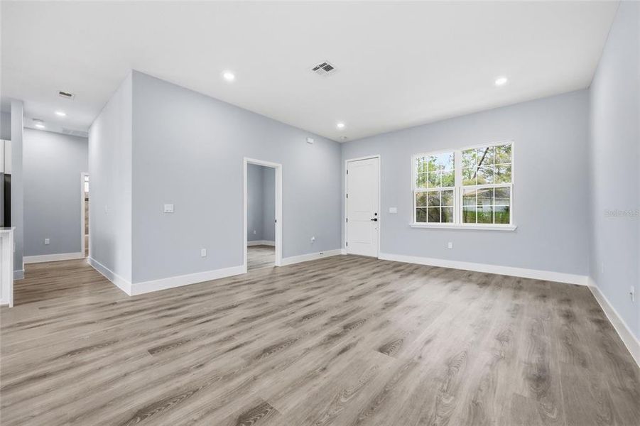 Spacious, unfurnished interior of a new home in , Ocala (Image 24).