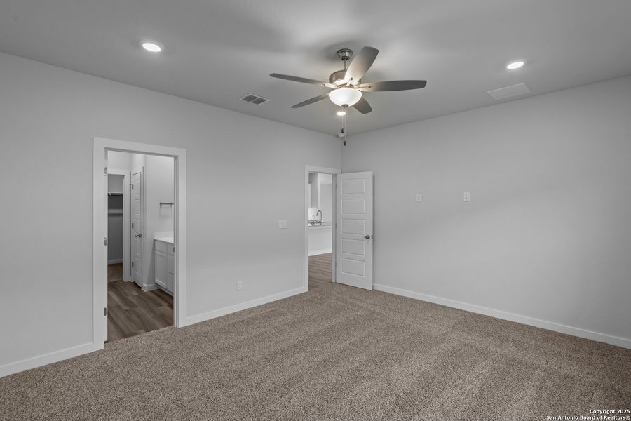 Spacious, unfurnished interior of a new home in The Meadows at Hunters Ranch, San Antonio (Image 23).