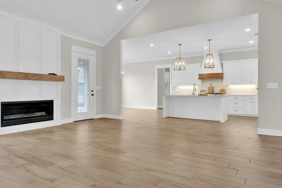 Spacious, unfurnished interior of a new home in , Tyler (Image 22).