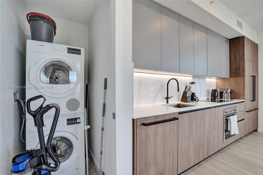 Close-up of interior finishes inside a home in 72 Park, Miami Beach (Image 18). Close-up of interior finishes inside a home in 72 Park, Miami Beach (Image 18).