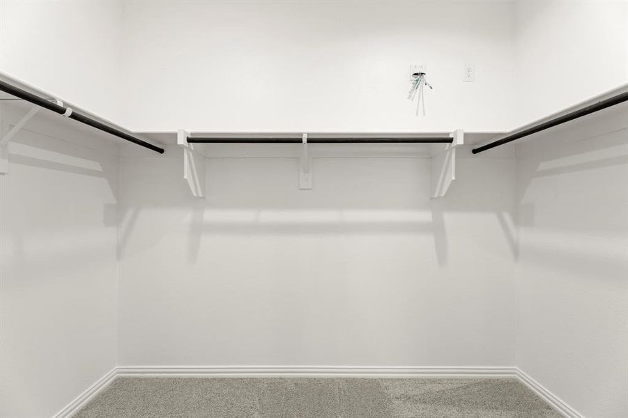 17_18. 773 Waterhouse - Closet