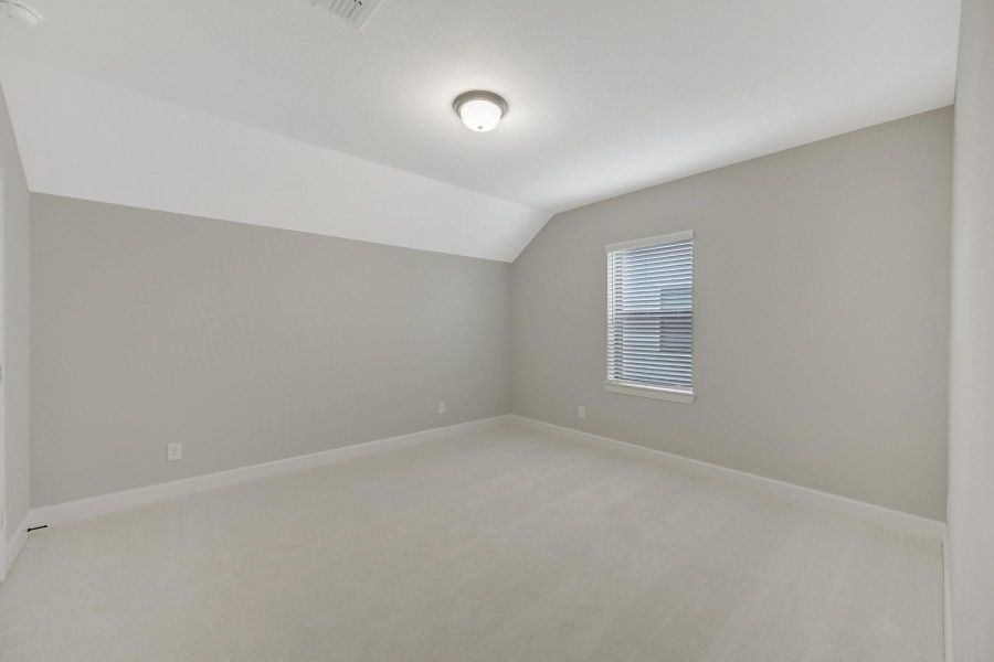 Spacious, unfurnished interior of a new home in Riceland - Enclave Row Collection, Mont Belvieu (Image 20).