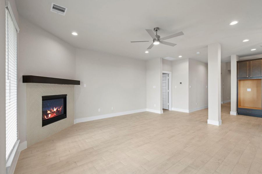 Spacious, unfurnished interior of a new home in Briarwood Crossing, Rosenberg (Image 16).