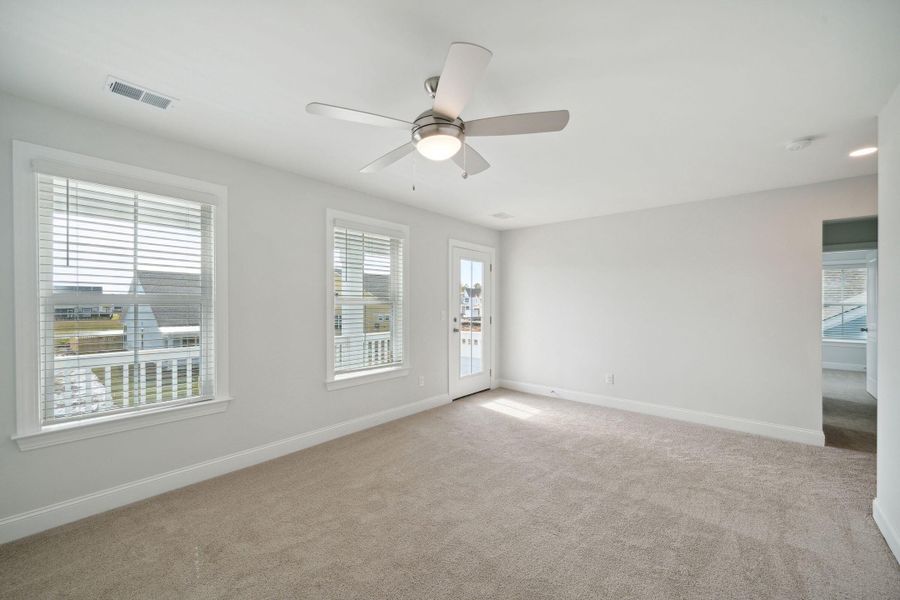 Spacious, unfurnished interior of a new home in Tidewater at Lakes of Cane Bay, Summerville (Image 19).