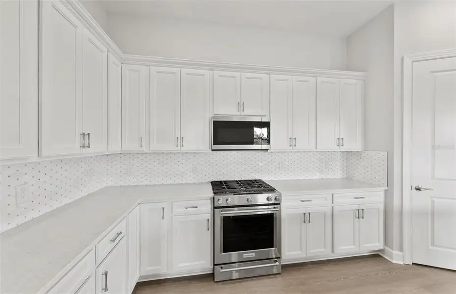 Furnished interior view inside a new home in Del Webb Catalina, Lakewood Ranch (Image 6).