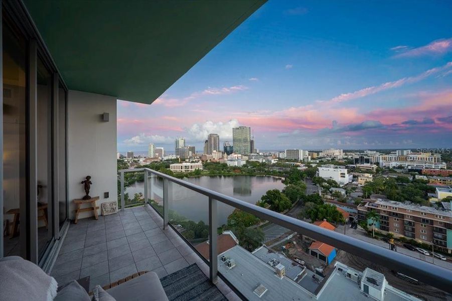 Condo located in St. Petersburg, FL showcasing its design and architecture (Image 27).
