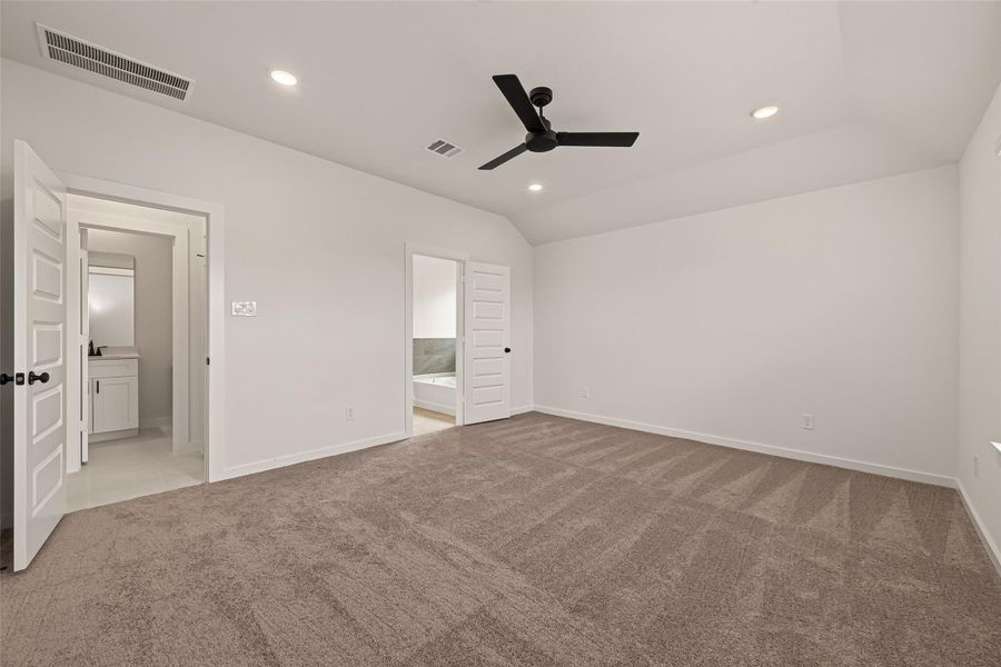 Spacious, unfurnished interior of a new home in Foxtail Palms, Manvel (Image 44). Spacious, unfurnished interior of a new home in Foxtail Palms, Manvel (Image 44).