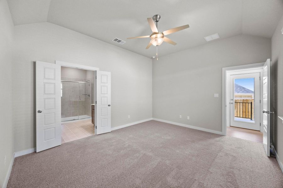 Spacious, unfurnished interior of a new home in Lakeside at Tessera, Lago Vista (Image 26). Spacious, unfurnished interior of a new home in Lakeside at Tessera, Lago Vista (Image 26).