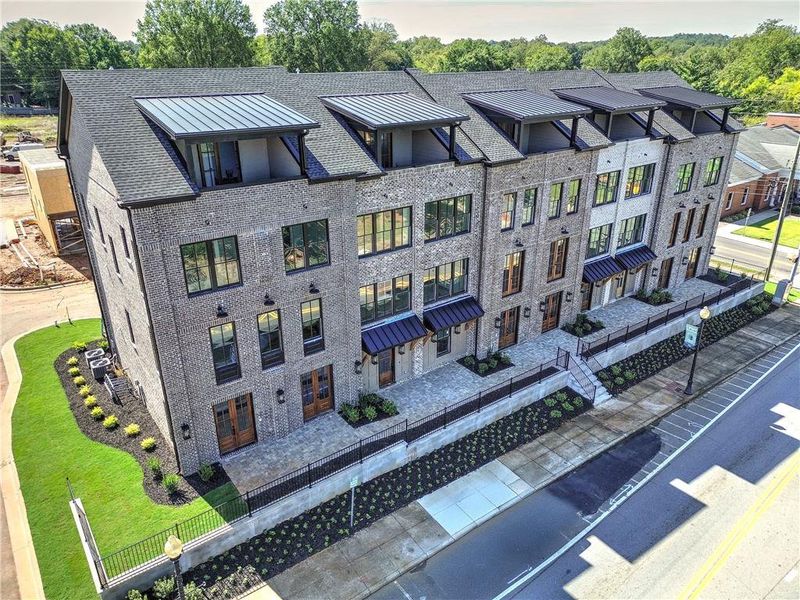 Condo located in Cartersville, GA showcasing its design and architecture (Image 39).