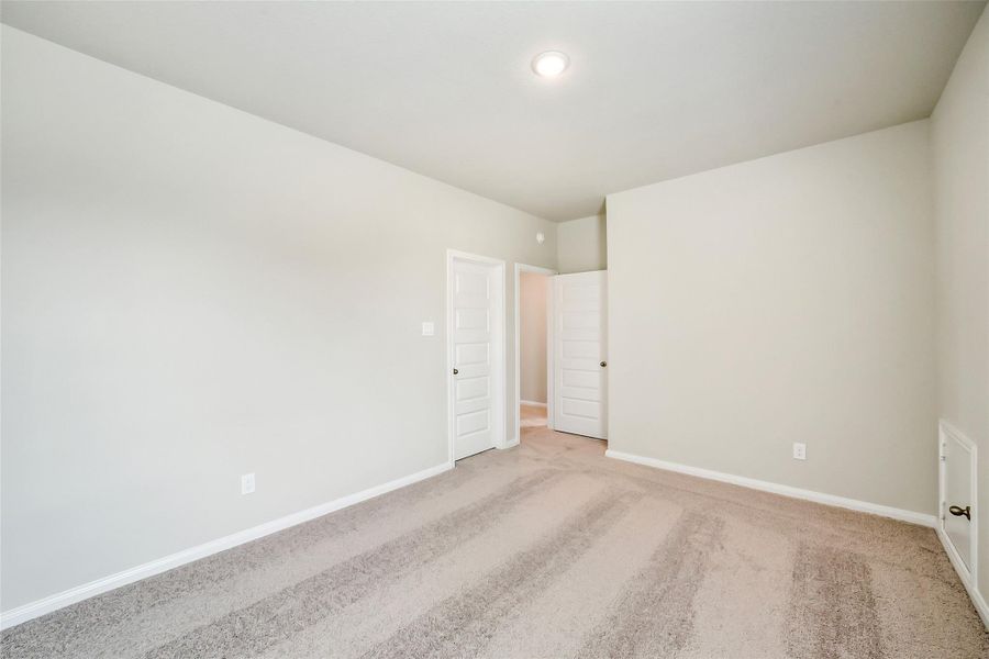 Spacious, unfurnished interior of a new home in Anderson Lake, Houston (Image 23).