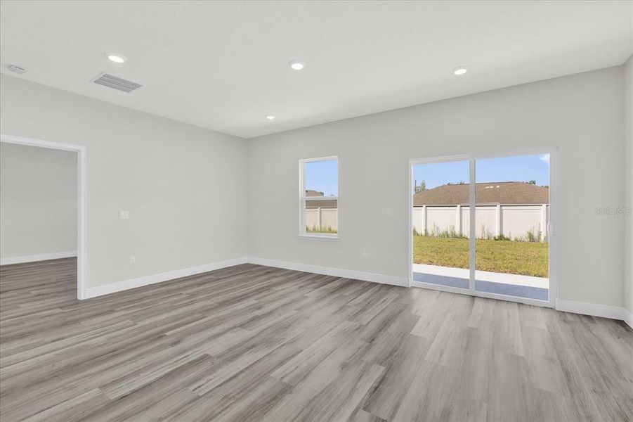 Spacious, unfurnished interior of a new home in , Ocala (Image 26).